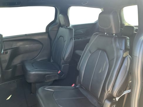 New 2026 Chrysler Pacifica Select AWD/4WD image 14