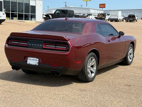 Used 2021 Dodge Challenger SXT RWD image 4