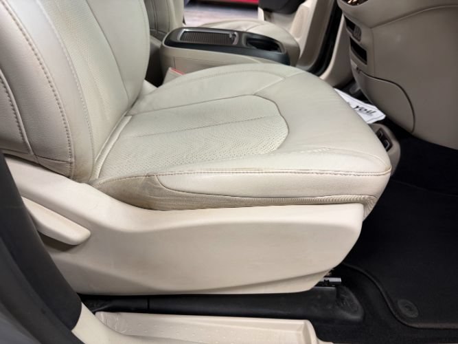 Used 2021 Chrysler Pacifica Touring-L FWD image 33