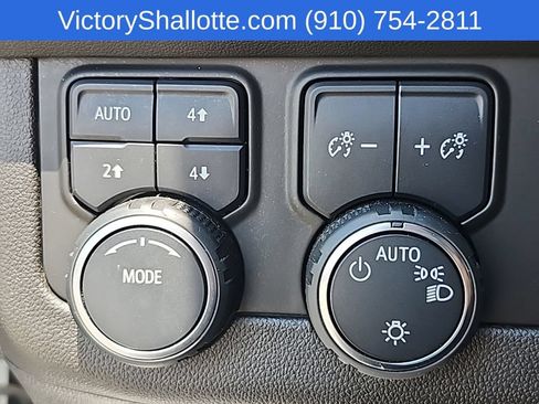 Used 2022 Chevrolet Suburban Z71 w/ Luxury Package AWD/4WD image 14