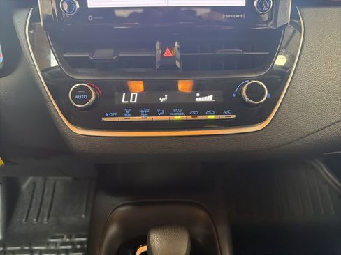 Used 2021 Toyota Corolla LE image 19