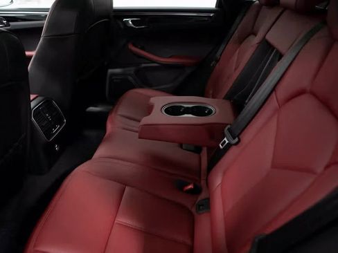 Certified 2025 Porsche Macan image 29