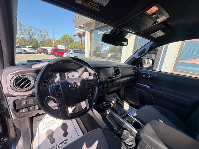 Used 2022 Toyota Tacoma TRD Sport AWD/4WD image 15
