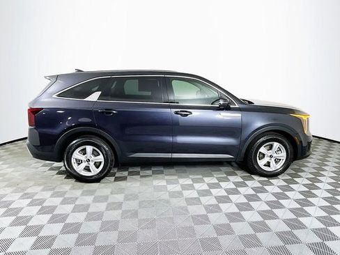 Used 2025 Kia Sorento LX FWD image 9