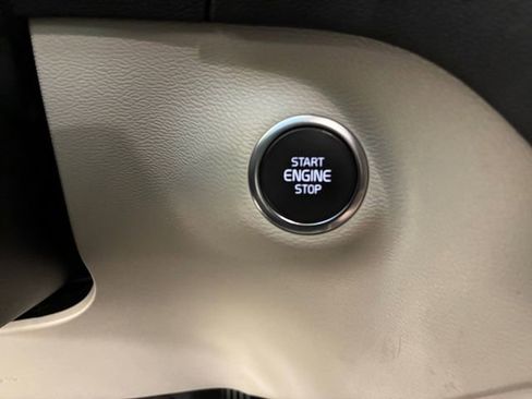 Used 2024 Volvo XC40 B5 Plus AWD/4WD image 24