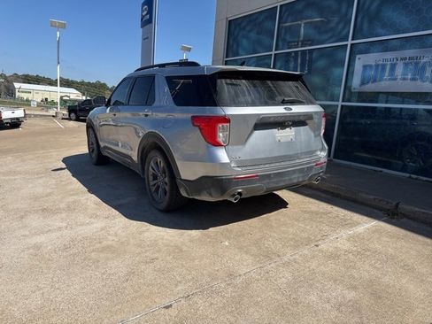Used 2022 Ford Explorer XLT w/ Equipment Group 202A image 6