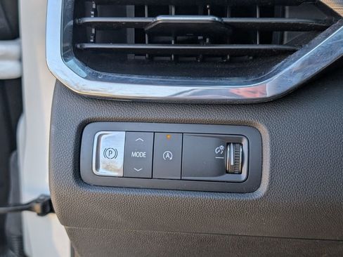 Used 2025 GMC Acadia Elevation image 29