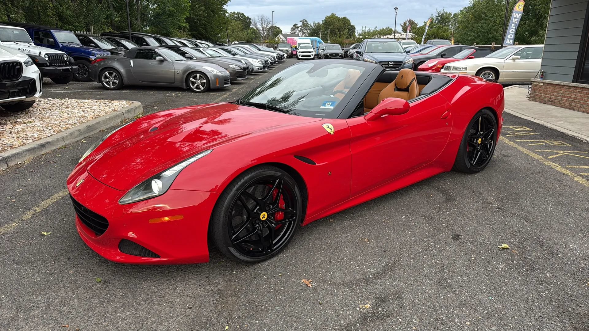 Used 2017 Ferrari California T RWD image 32