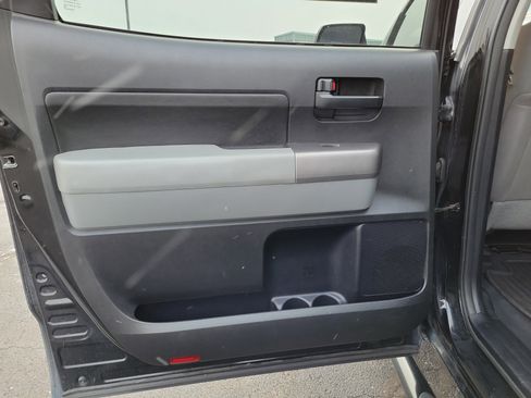 Used 2013 Toyota Tundra 4x4 CrewMax image 8