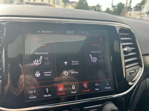 Used 2019 Jeep Grand Cherokee Altitude image 25