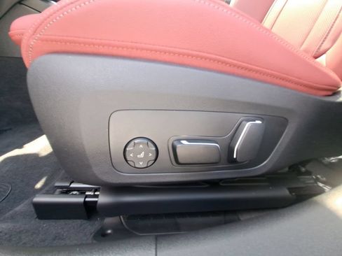 New 2026 BMW 330i Sedan w/ M Sport Package RWD image 18