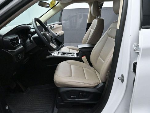 Used 2023 Ford Explorer XLT w/ Equipment Group 202A AWD/4WD image 14