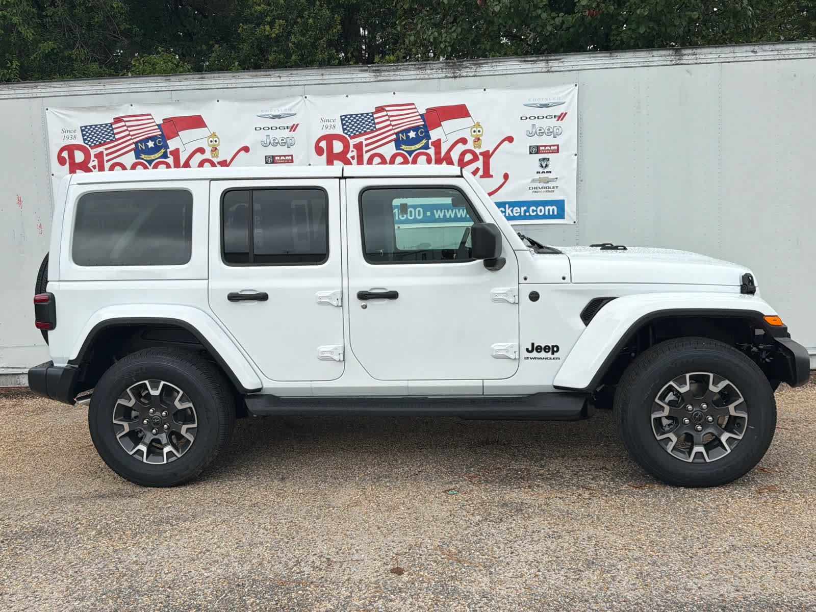 New 2026 Jeep Wrangler Unlimited Sahara AWD/4WD image 2