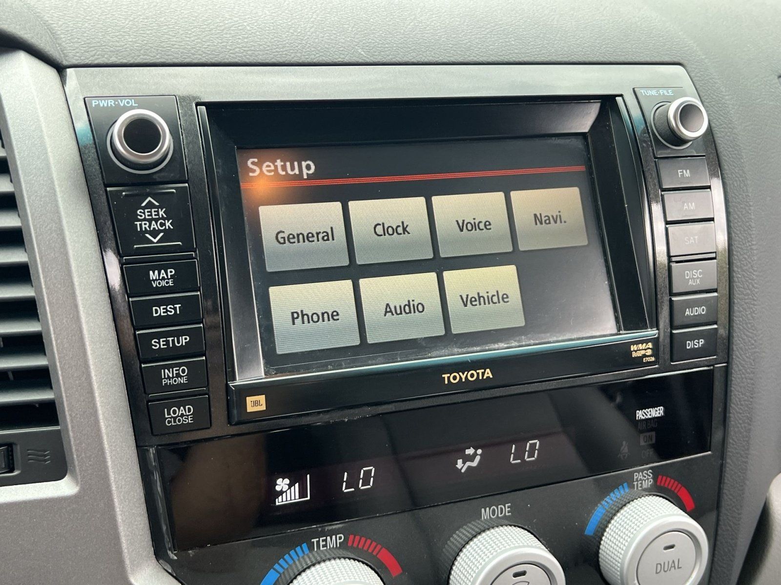 Used 2011 Toyota Tundra Limited w/ Memory Pkg AWD/4WD image 17