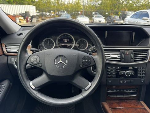 Used 2013 Mercedes-Benz E 350 4MATIC Sedan image 29