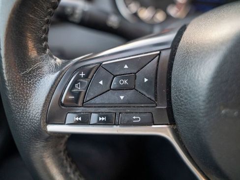 Used 2018 Nissan Rogue SV image 23