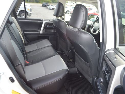 Used 2019 Toyota 4Runner SR5 Premium image 17