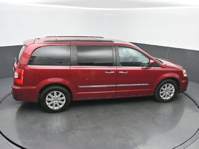 Used 2016 Chrysler Town & Country Touring w/ Driver Convenience Group FWD image 41
