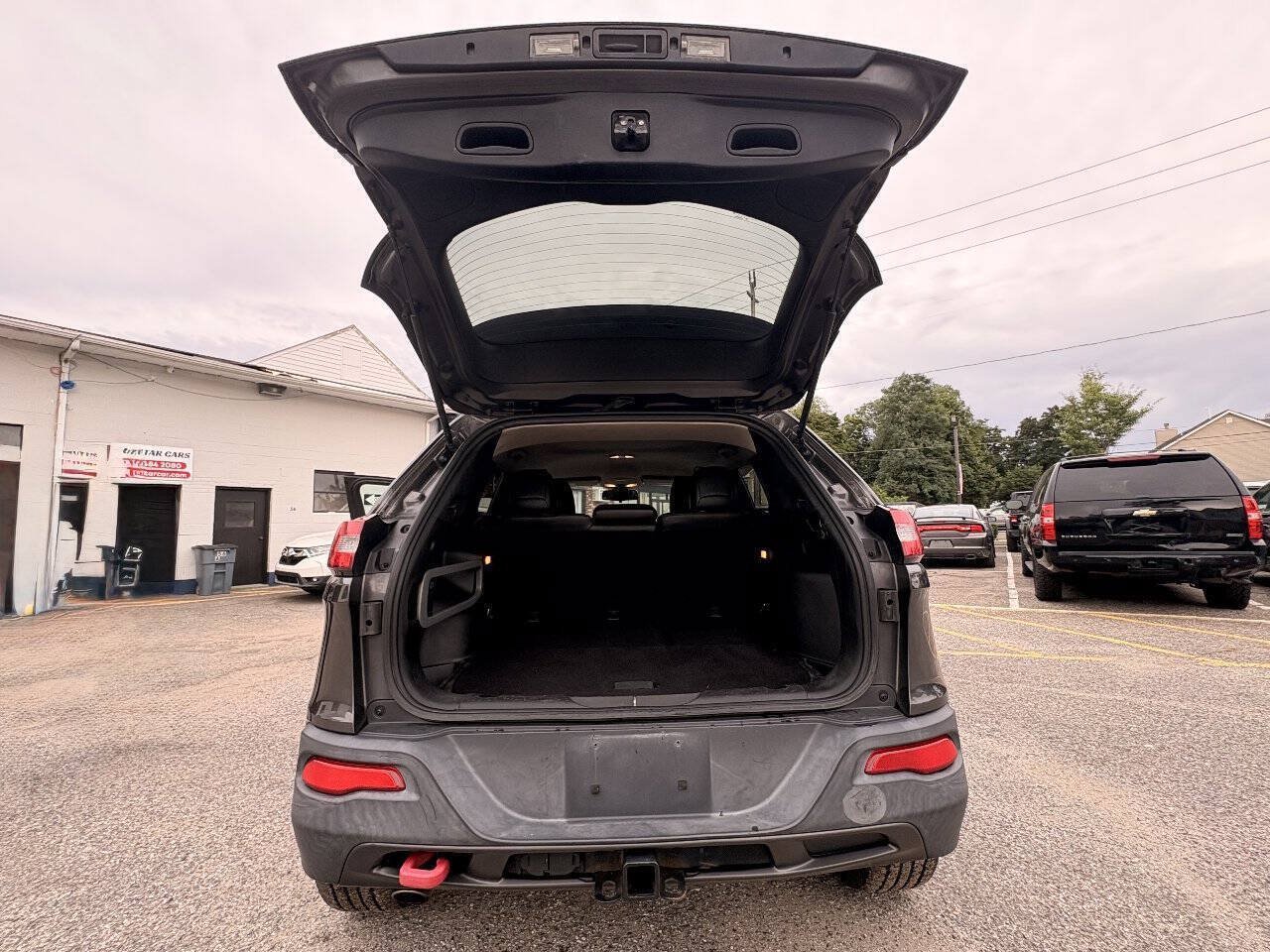 Used 2014 Jeep Cherokee Trailhawk w/ Cold Weather Group AWD/4WD image 32