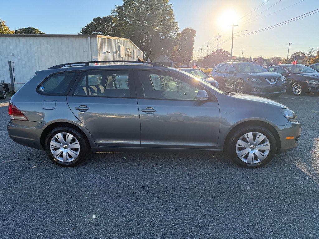 Used 2010 Volkswagen Jetta S FWD image 4