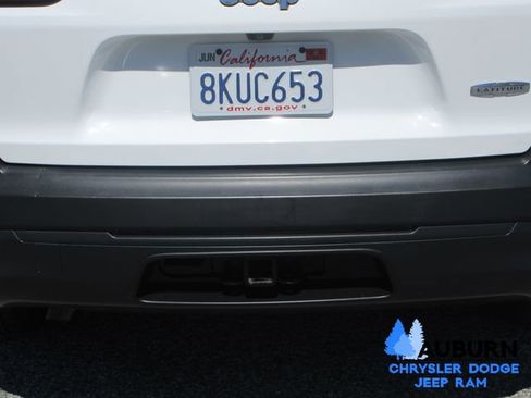 Used 2019 Jeep Cherokee Latitude w/ Popular Appearance Group FWD image 10
