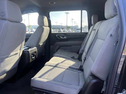 Used 2021 Chevrolet Suburban LS AWD/4WD image 31
