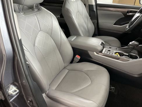 Used 2023 Toyota Highlander Platinum image 29