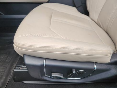 Used 2024 Ford Expedition Platinum image 21