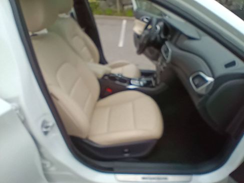 Used 2017 INFINITI QX30 Premium w/ Navigation Package AWD/4WD image 15
