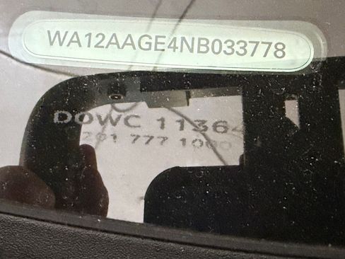 Used 2022 Audi e-tron Premium Plus w/ Premium Plus Package image 32