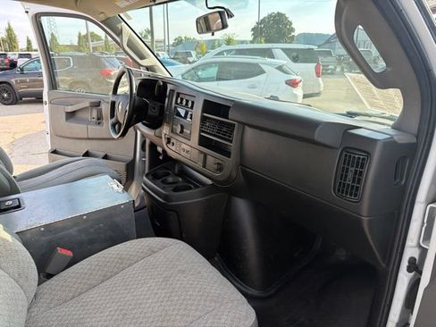 Used 2021 Chevrolet Express 3500 w/ Driver Convenience Package RWD image 18