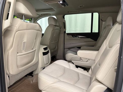 Used 2019 Cadillac Escalade ESV Luxury AWD/4WD image 9