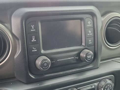 Used 2018 Jeep Wrangler Unlimited Sport S AWD/4WD image 17