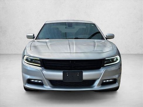 Used 2019 Dodge Charger SXT w/ Driver Confidence Group RWD image 2