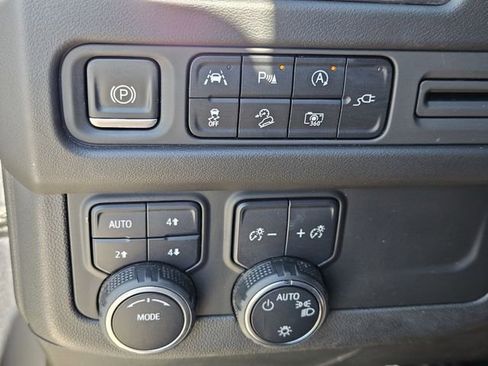 Used 2022 Chevrolet Tahoe Z71 w/ Luxury Package image 22