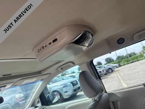 Used 2015 Toyota Sienna XLE w/ XLE Navigation Package FWD image 15