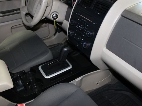 Used 2011 Ford Escape XLS w/ 101A Rapid Spec Order Code FWD image 23