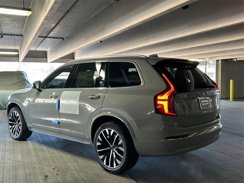 New 2026 Volvo XC90 B5 Core w/ Protection Package Premier image 4