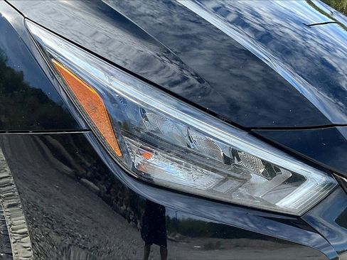 Used 2021 Nissan Versa SR image 28