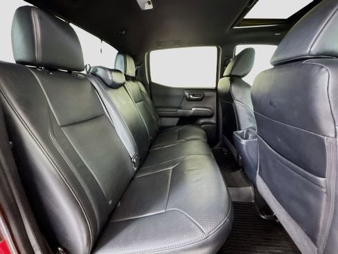 Used 2019 Toyota Tacoma TRD Off-Road w/ TRD Premium Off Road Package image 19