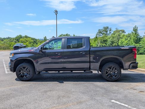 Used 2024 Chevrolet Silverado 1500 LT Trail Boss w/ Convenience Package II AWD/4WD image 6