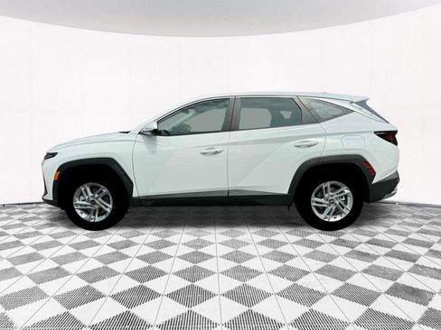 New 2025 Hyundai Tucson SE image 3