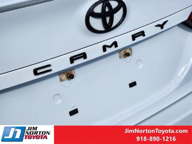 Used 2018 Toyota Camry SE w/ Moonroof Package FWD image 12