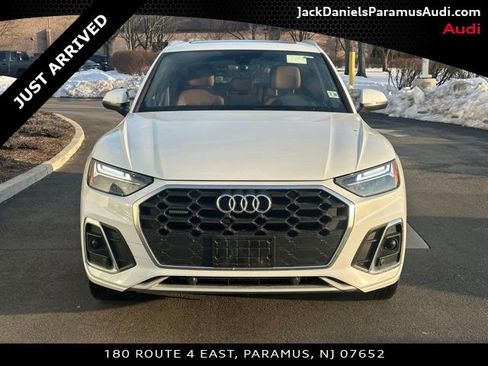 Used 2023 Audi Q5 2.0T Premium w/ Convenience Package image 2