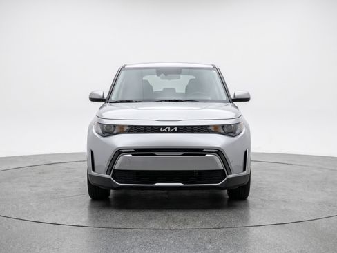 Used 2025 Kia Soul LX w/ LX Technology Package FWD image 2