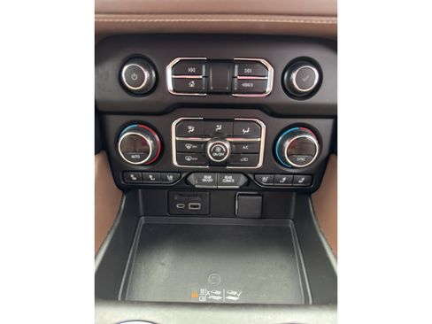 Used 2021 Chevrolet Tahoe High Country AWD/4WD image 30