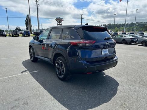 Used 2025 Nissan Rogue SV AWD/4WD image 4