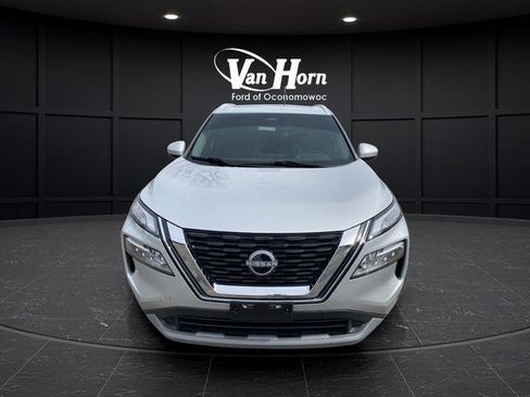 Used 2023 Nissan Rogue SV w/ SV Premium B Package image 3