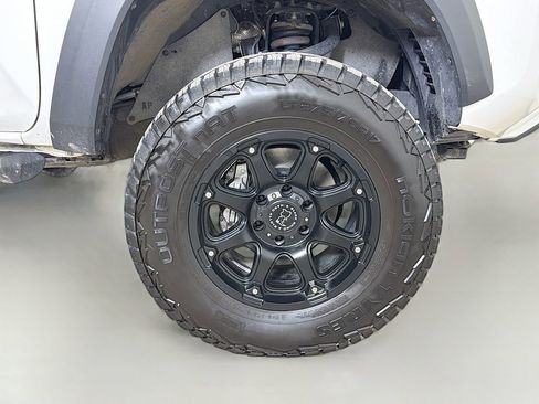 Used 2021 Toyota Tacoma TRD Off-Road w/ TRD Premium Off Road Package image 28