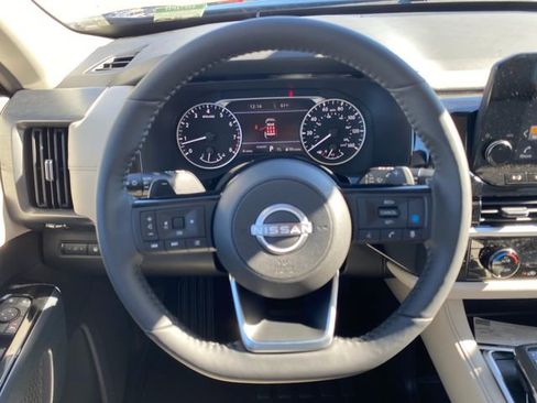 New 2025 Nissan Pathfinder SL image 13